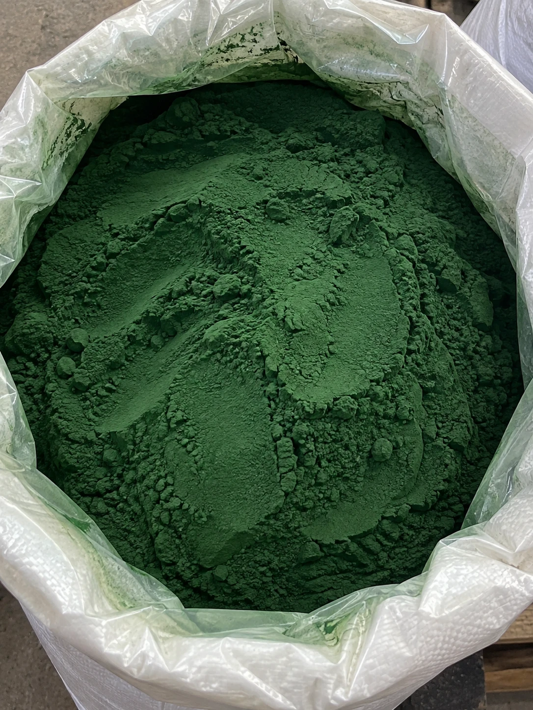 Deep blue-green spirulina powder, bulk